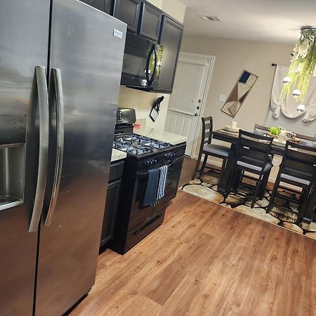 Laribond'S Place Houston Texas Экстерьер фото